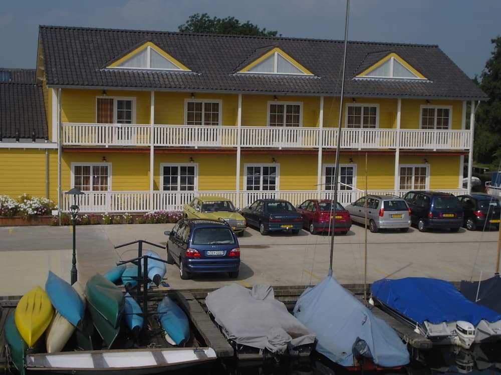 Jachthaven en Hotel Borger